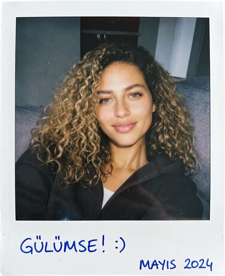 Müşterinin yüklediği fotoğraf — gülümseyen bir portre